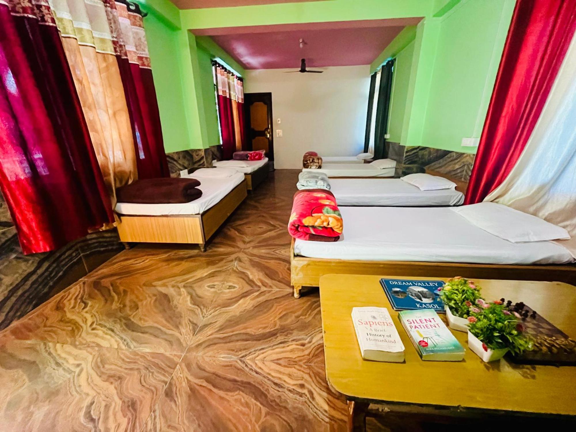 Russian Unit Kasol By Valley Exterior photo
