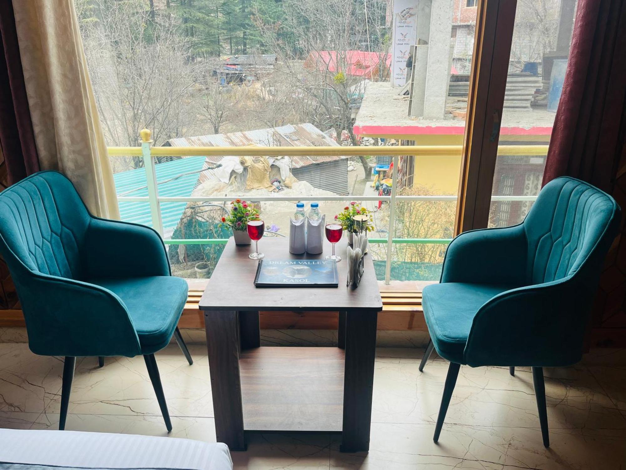 Russian Unit Kasol By Valley Exterior photo
