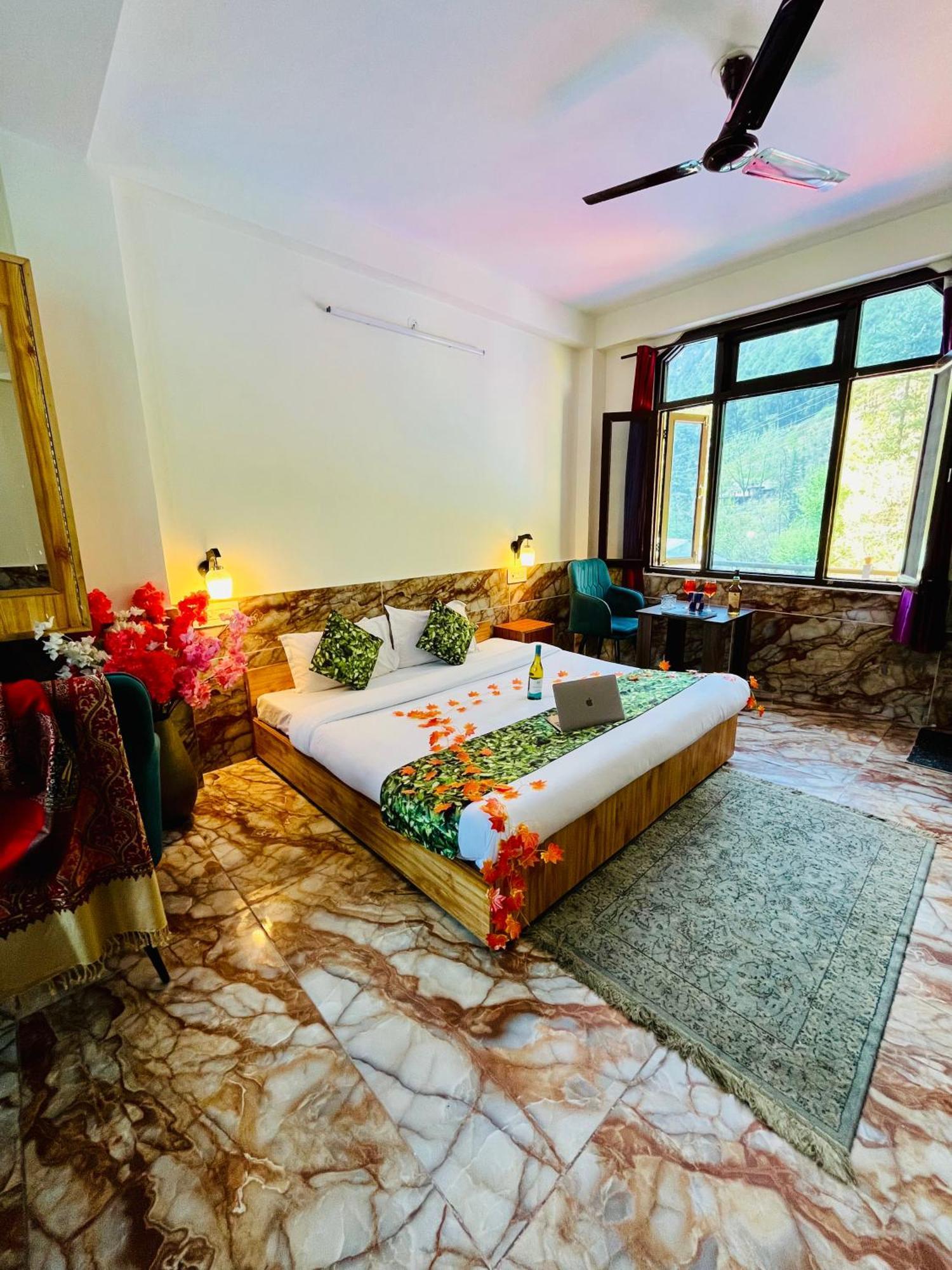 Russian Unit Kasol By Valley Exterior photo